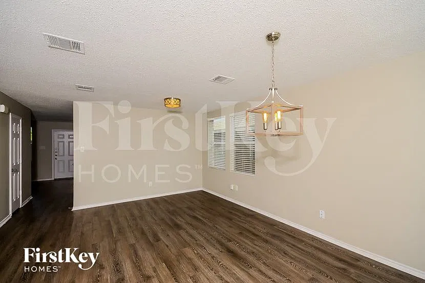 3 bed, 2.5 bath, 2306 sqft, $2,375 — Photo 4