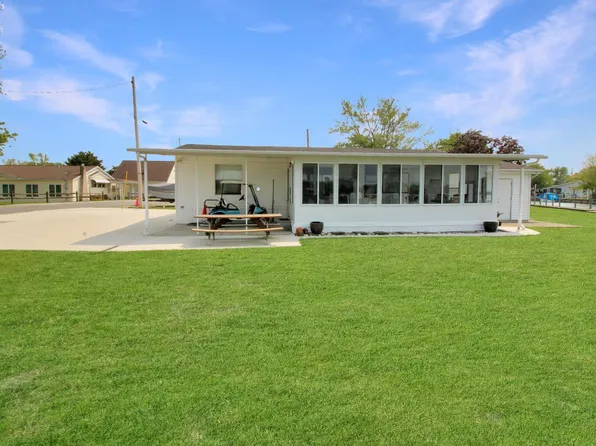 1660 N Compass Ave, Port Clinton, OH 43452
