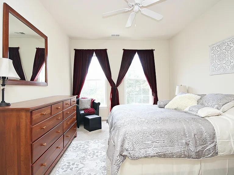 300 Riverbend Dr #4B — Photo 9