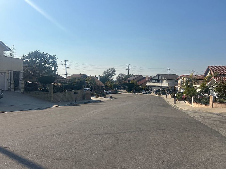 2nd image of 1737 Loma Rd