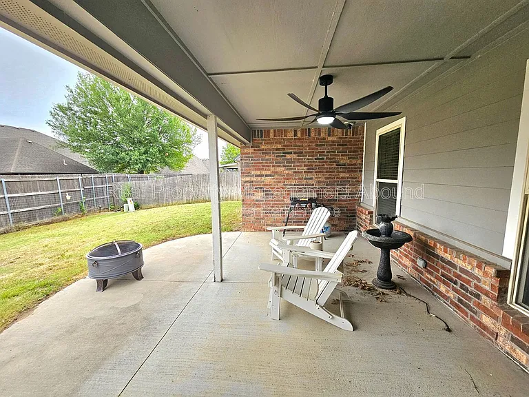 14727 S Urbana Ave — Photo 34
