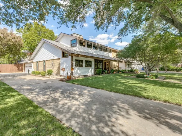 2813 Raintree Dr, Carrollton, TX 75006