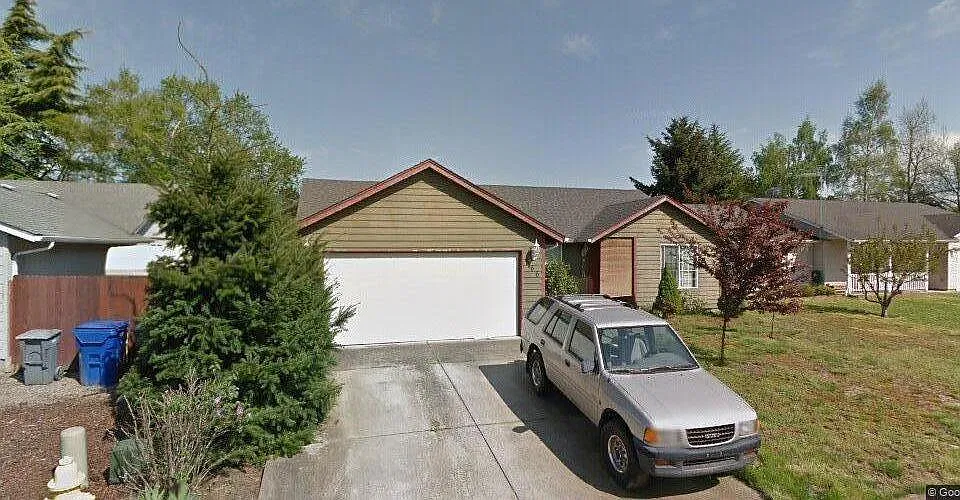 566 Katey Ct NE