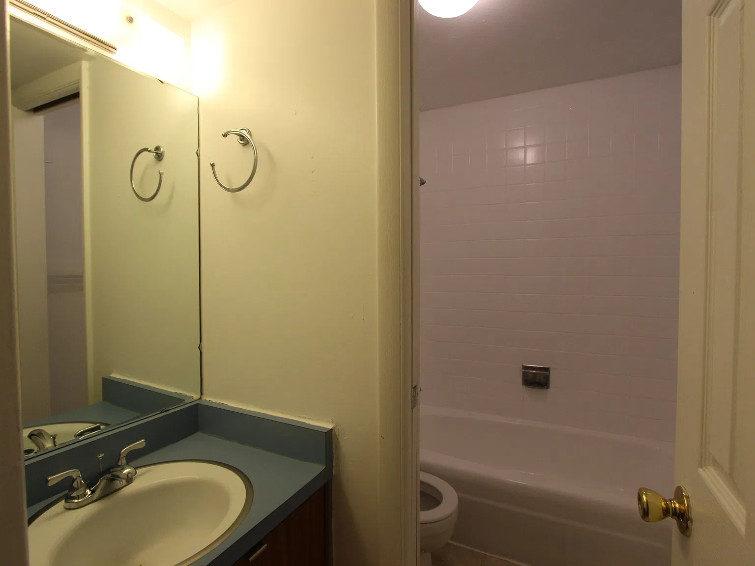 3 bed, 900 sqft, $4,680 — Photo 3