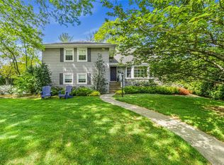 130 Hayes St, Garden City, NY 11530