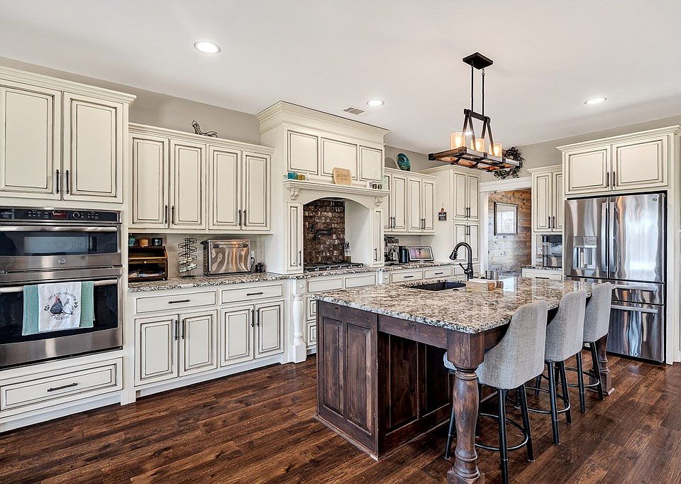 22nd image of 3001 Tulip Ln