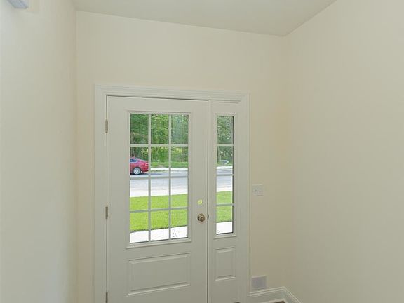 5th image of 8 Tamarack St