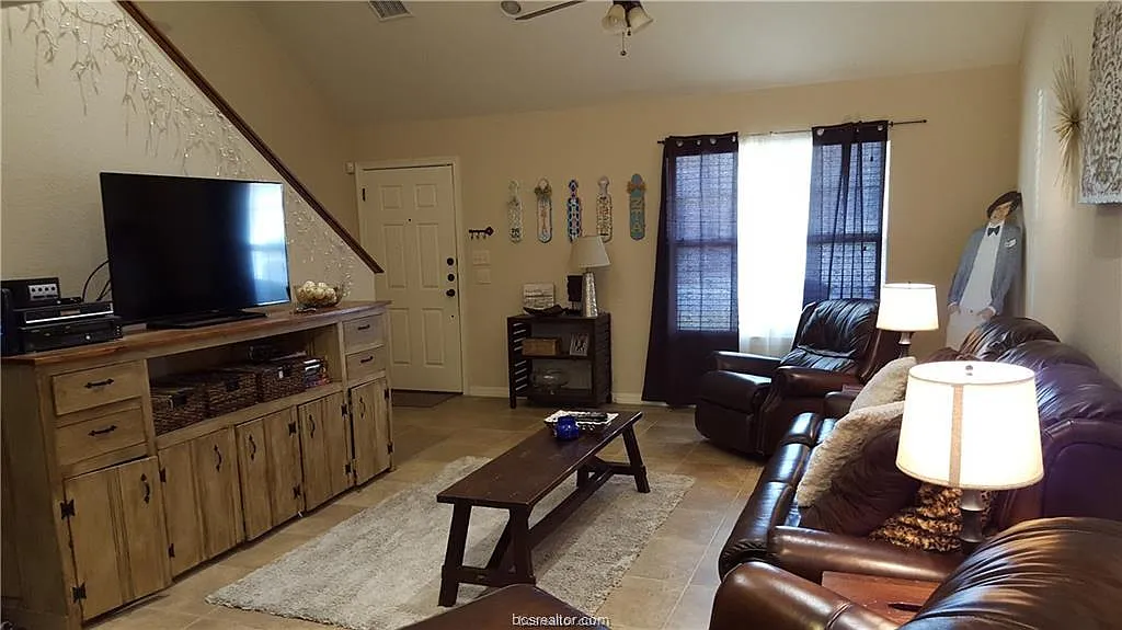 1 bed, 1902 sqft, $550 — Photo 3