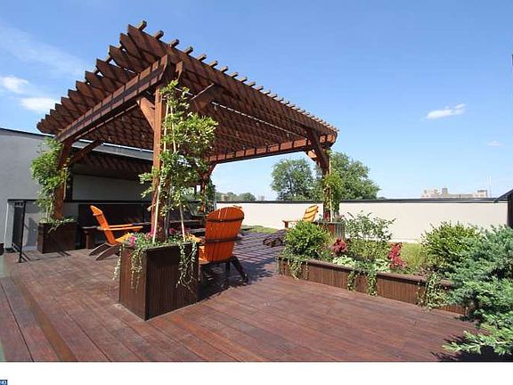 3rd image of 1247 E Columbia Ave #10