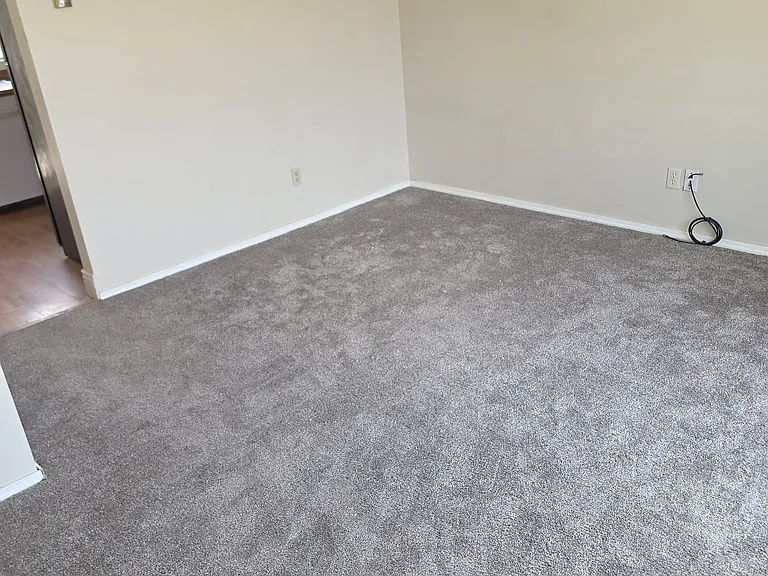 2022 Kennedy Ave — Photo 3