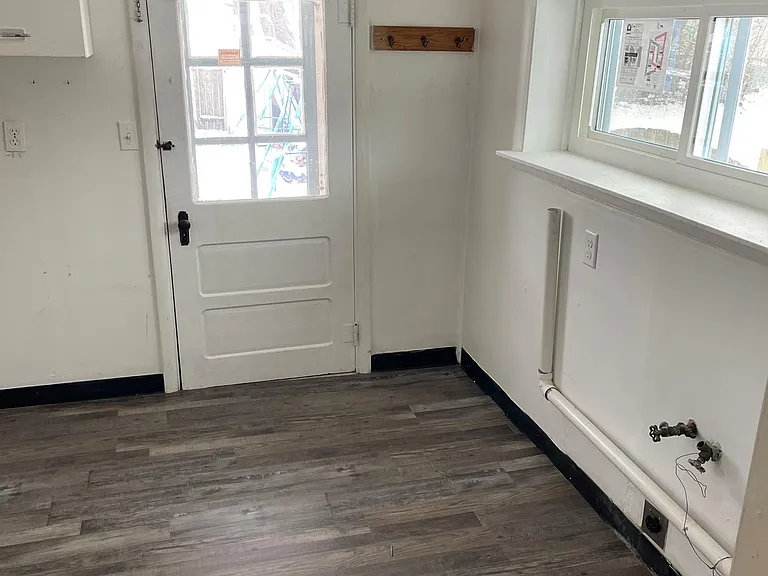 W&D hookup, mud room, back door entrance