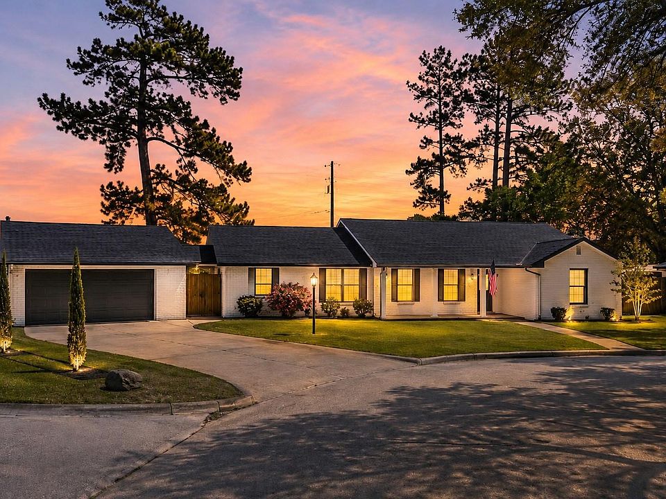 1st image of 102 Enchanted Oaks Ct