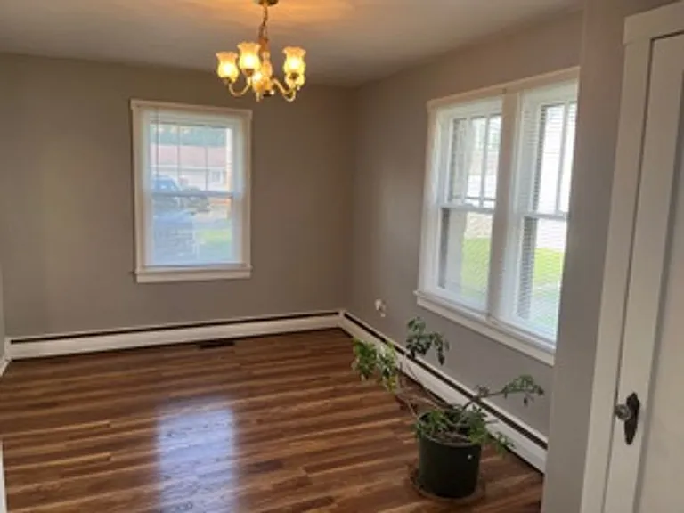 209 E Oak St — Photo 11