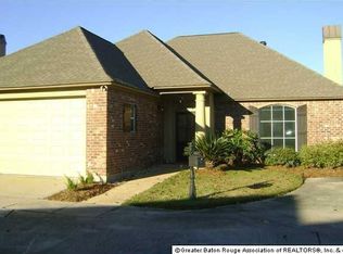 8621 Crest Ct, Baton Rouge, LA 70809