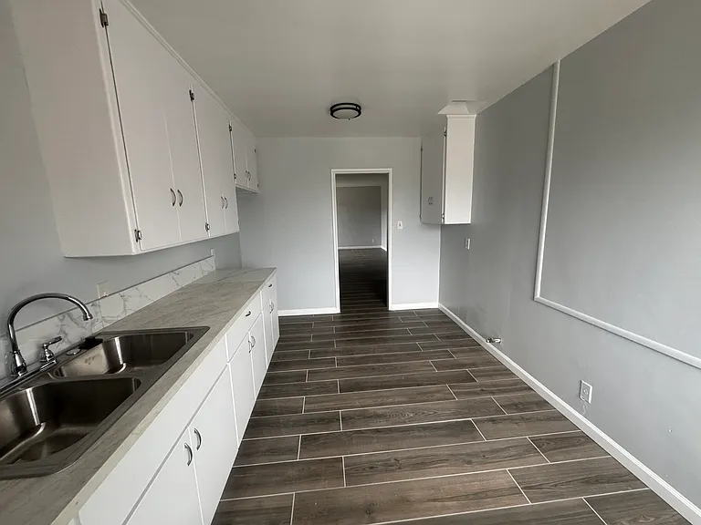 10106 England Ave #5 — Photo 4