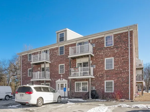 16 Woodman Way APT 16, Newburyport, MA 01950