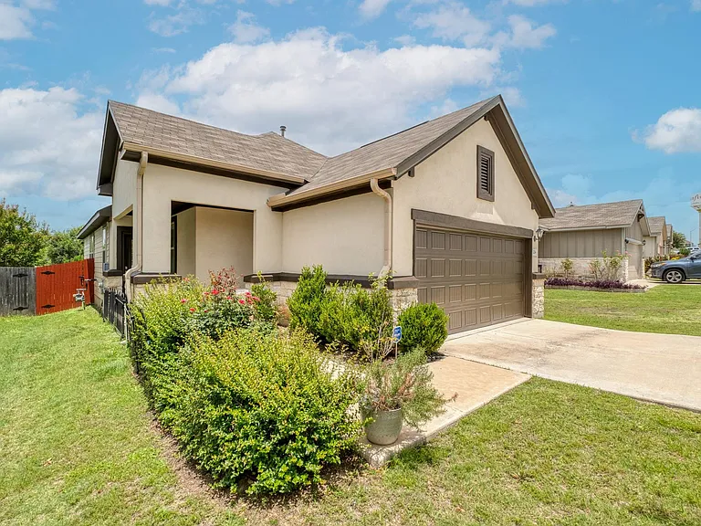 224 Eves Necklace Dr — Photo 2