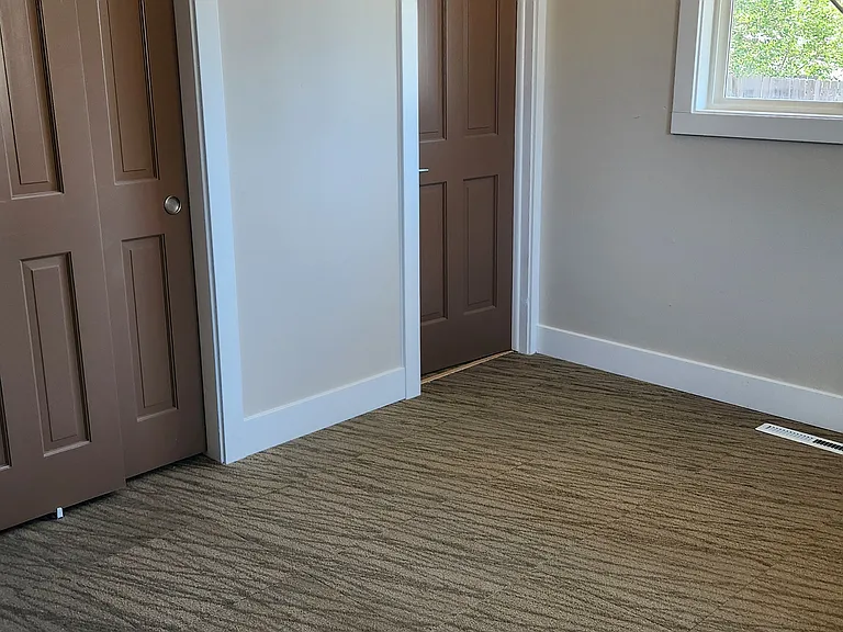 1320 Glenaire Dr — Photo 11