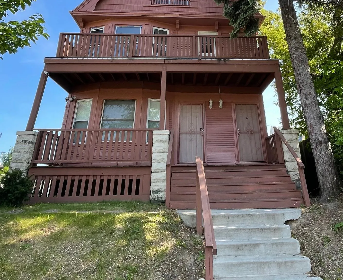 215 E Center St — Photo 4