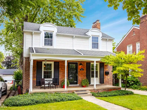 1830 Kenmore Dr, Grosse Pointe Woods, MI 48236