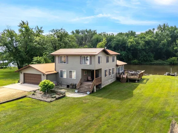18599 317th St, Long Grove, IA 52756