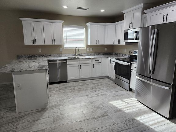 4th image of 904 W Jaffa St