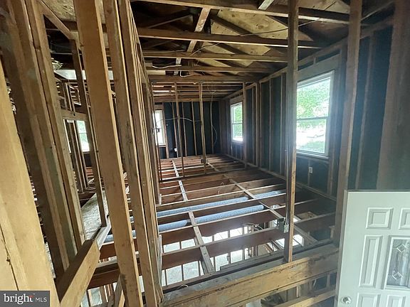 5th image of 1005 Stoddert Ave