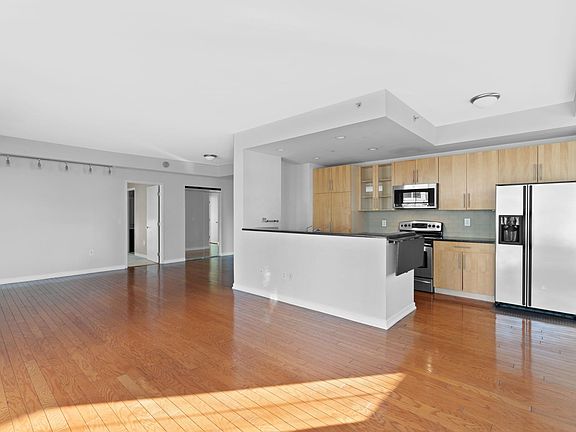 5th image of 149 Essex St APT 2U