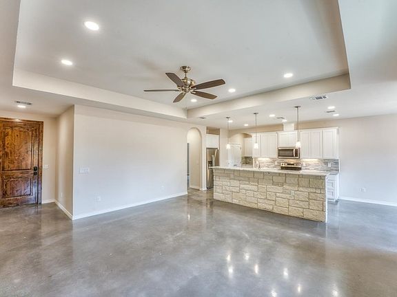 4th image of 1211 S Lake Dr