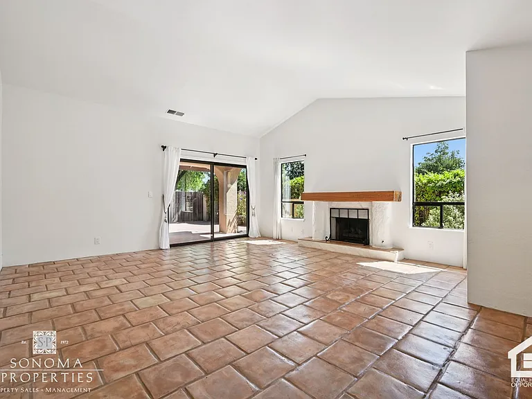 424 La Quinta Ln — Photo 9
