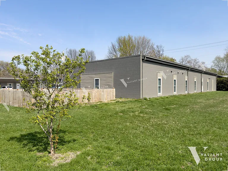 2420 E Blaine St — Photo 2