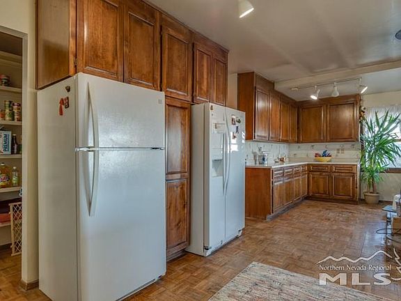 4th image of 109 E Union St
