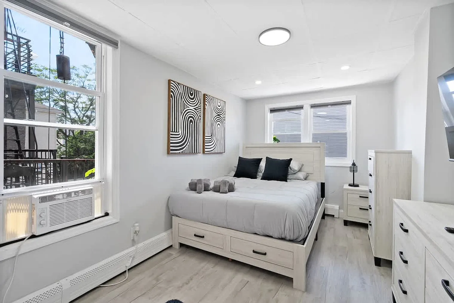 2 bed, 1.0 bath, 1194 sqft, $4,404 — Photo 4