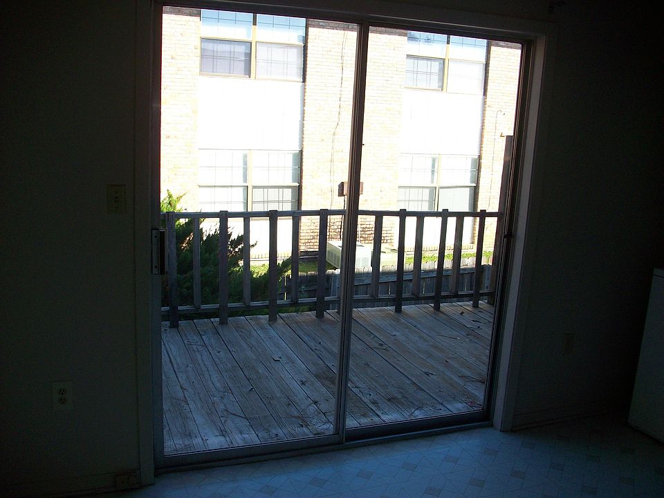 2nd image of 405 N 40th Ave APT 2