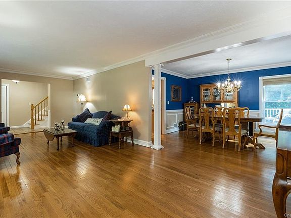5th image of 12 Teakwood Ln