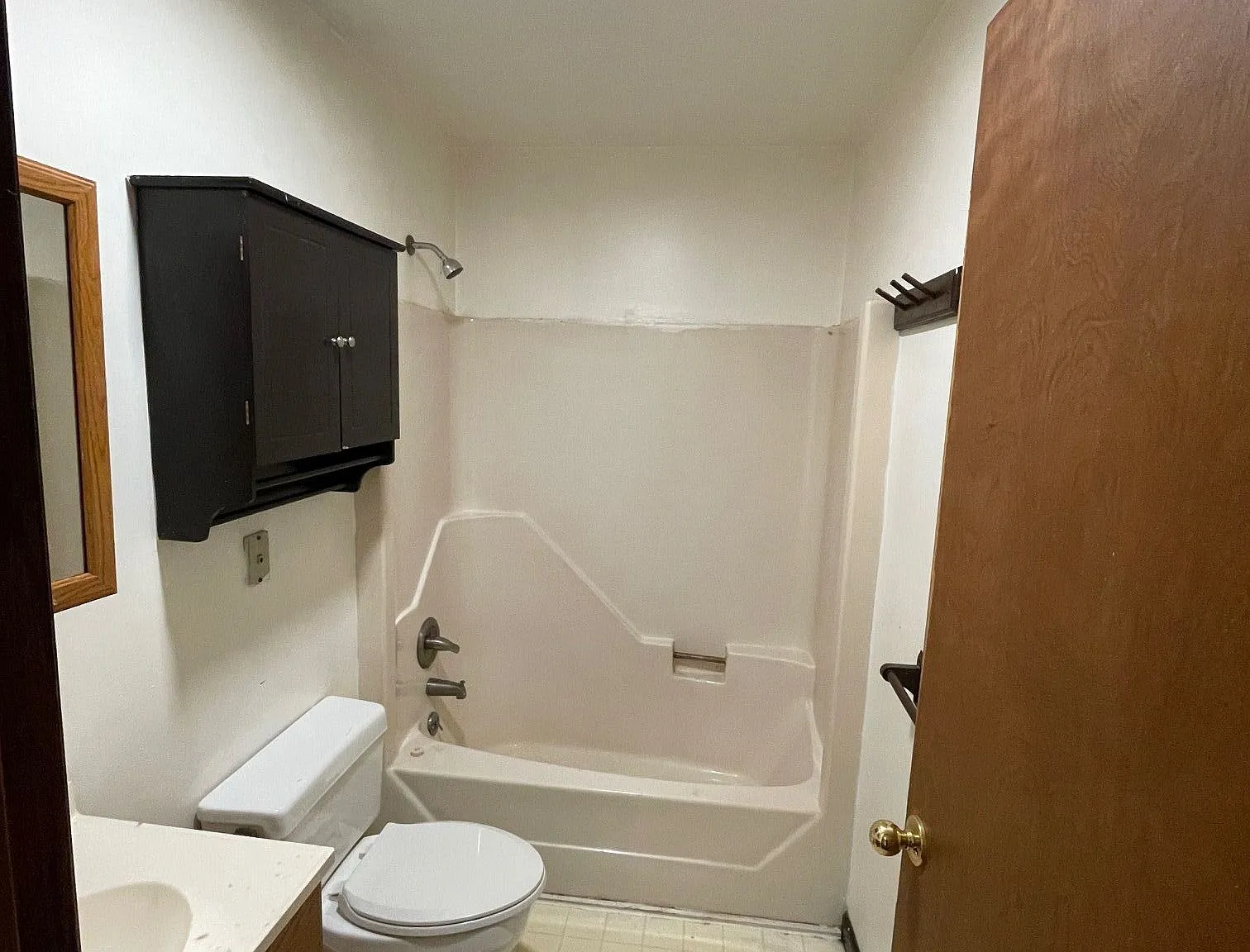 2 bed, 1.0 bath, 750 sqft, $900 — Photo 2