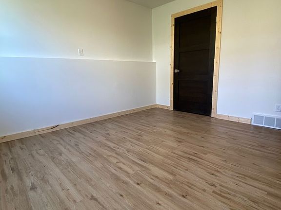 4th image of 406 Melody Ln #4