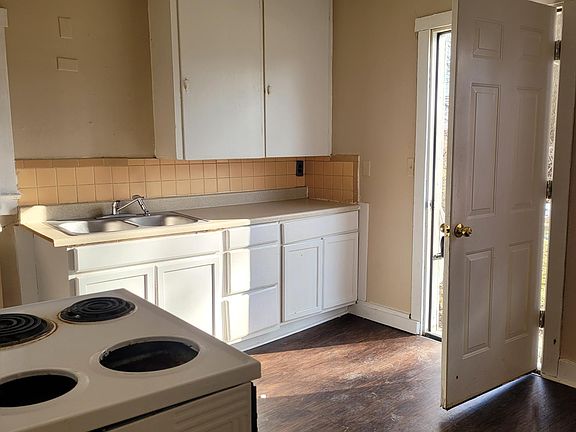 3rd image of 1907 1/2 19070 Lexington Ave #1907-1/2