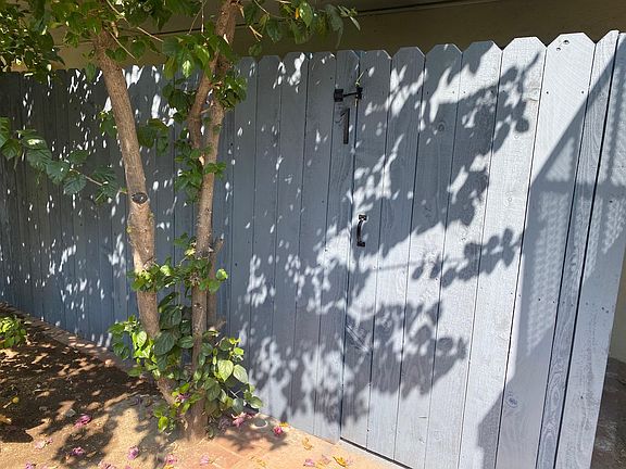 3rd image of 11808 Kittridge St #6
