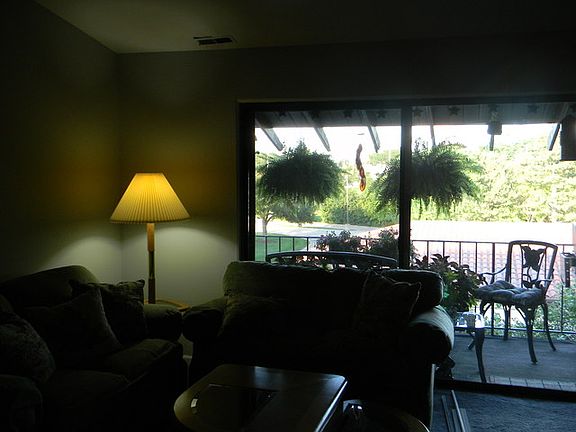 3rd image of 21W581 North Ave APT 9