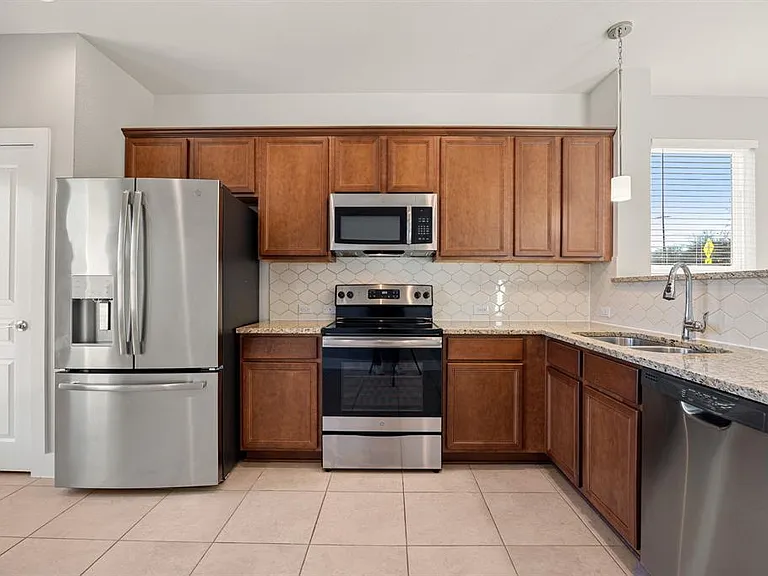 1501 Roseburg Dr — Photo 11