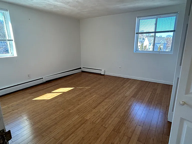 18 Park Ave #18 — Photo 3