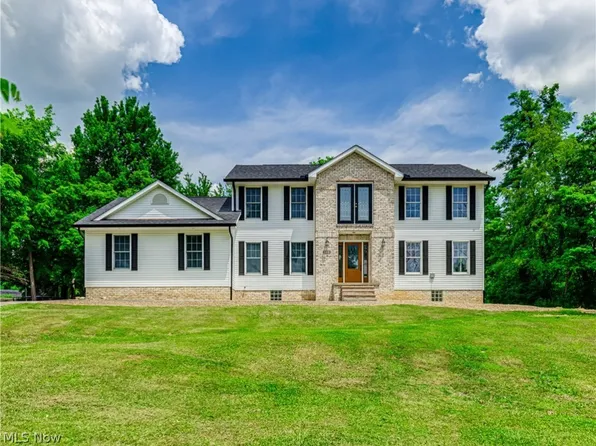 3891 Valley Dr, Barberton, OH 44203