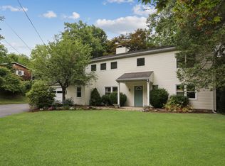 29 Oakridge Rd, North Salem, NY 10560