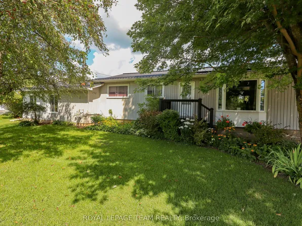 3041 Bridge St, North Dundas, ON K0E 1W0