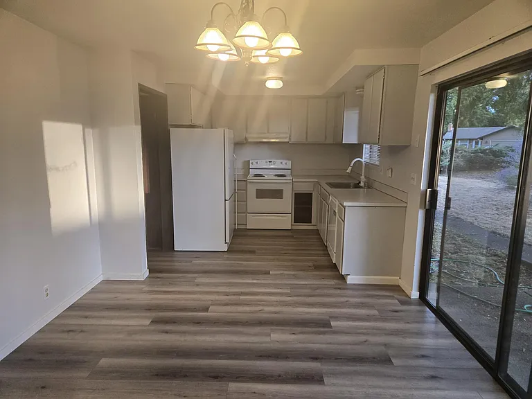 2788 Cheryl St — Photo 10