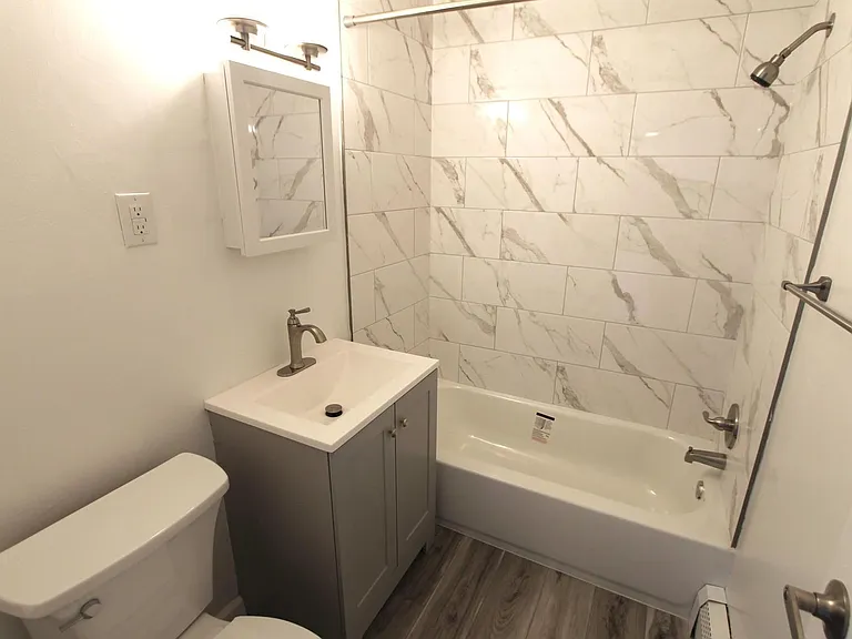 West Walnut Lane Apartments — Photo 35