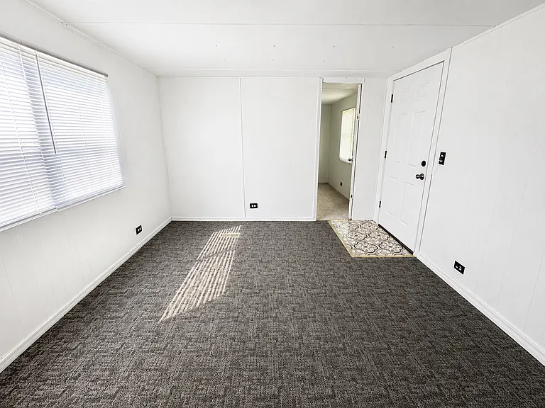 130 E Flint Hills Blvd #22 — Photo 4