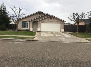 1707 Bennett Way, Sanger, CA 93657