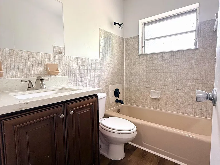 4001 NW 31st Ave #4 — Photo 15